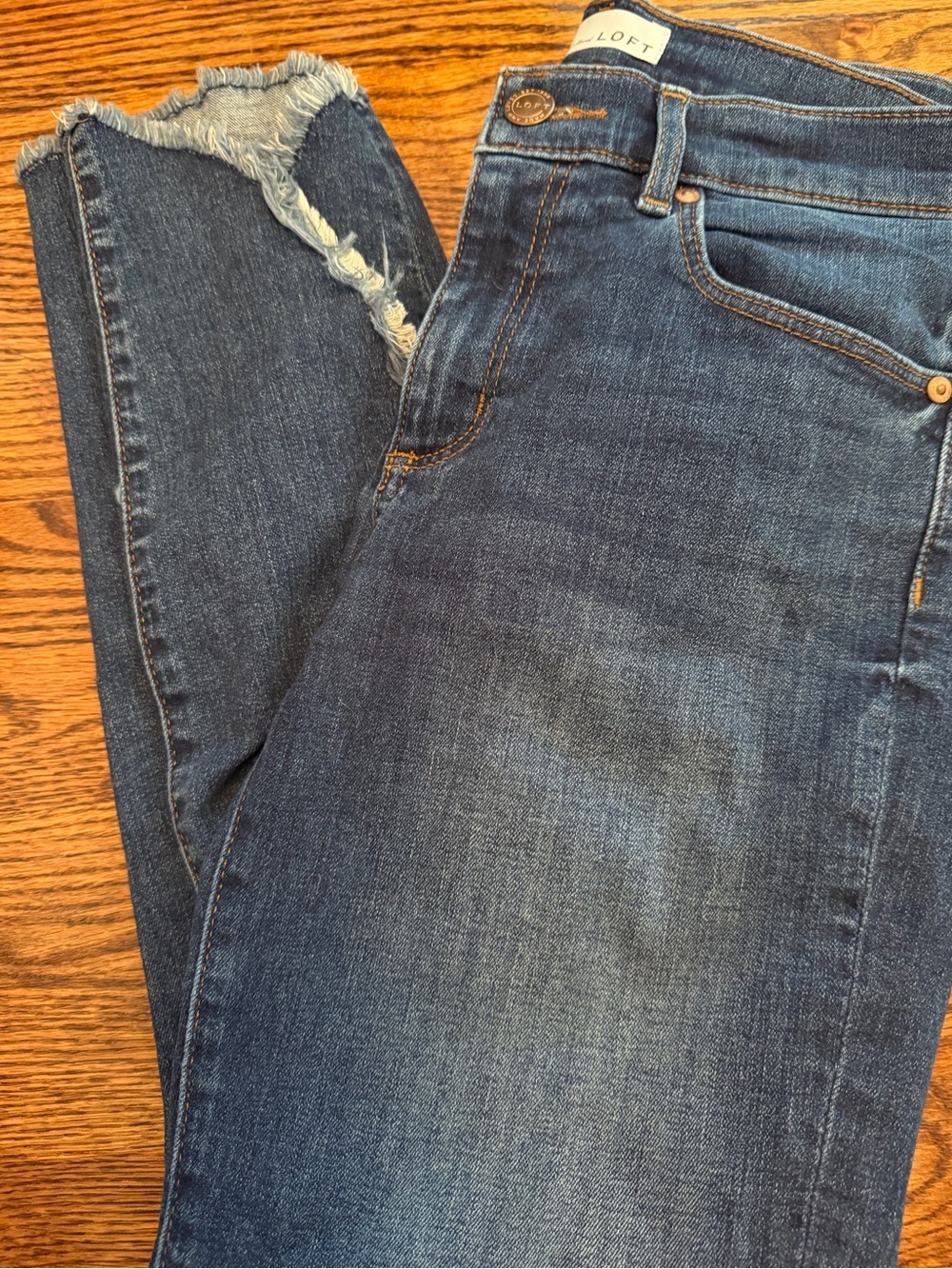 29/8 - Women’s LOFT Dark Blue Distressed Jeans